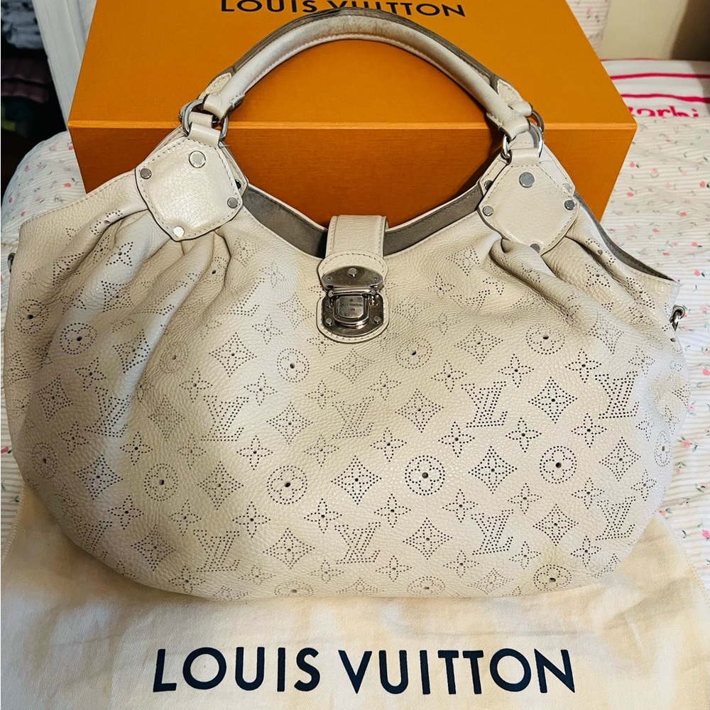 Louis Vuitton Mahina Cream perforated Handbag